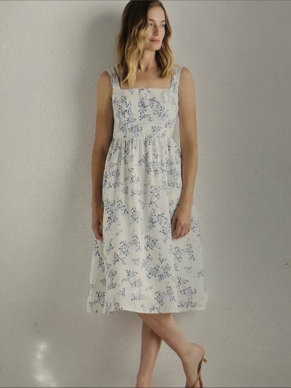 Women’s elegant White Floral Square-Neck Midi Dress size M